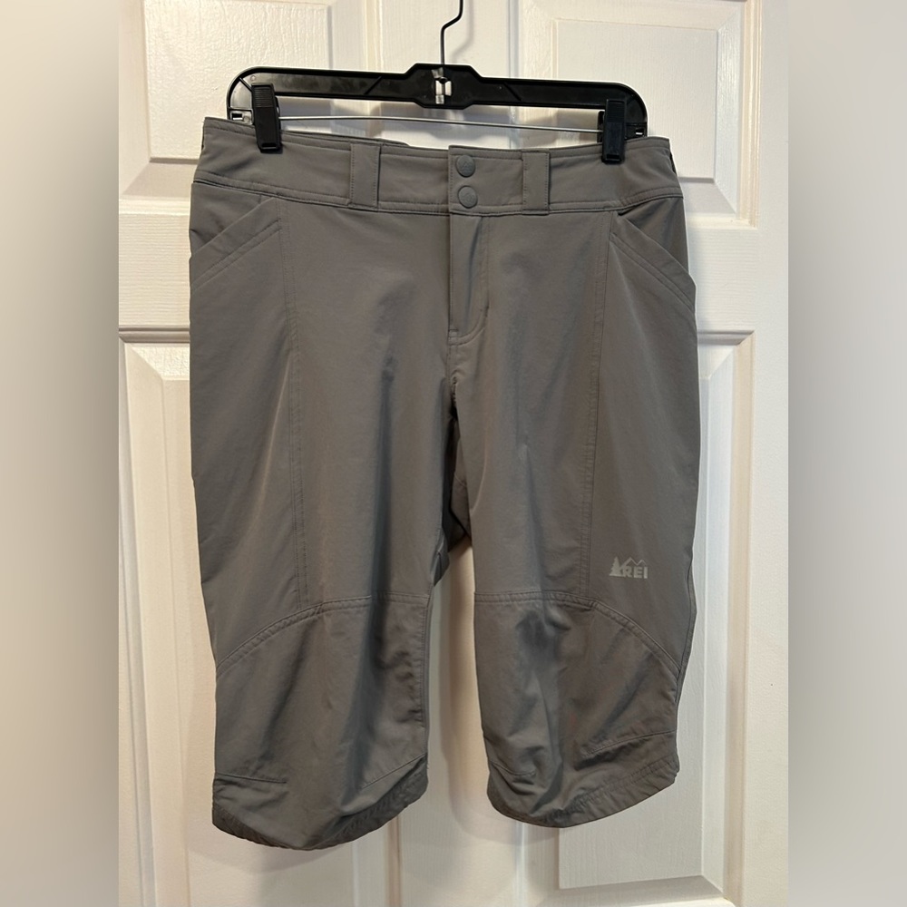 REI Women’s Lightweight Gray Shorts, Size 8